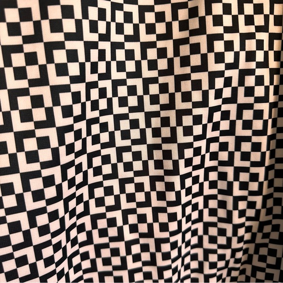 Under Armour Men’s  Pull Over. - Picture 3 of 8